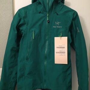 Arc'teryx Jackets & Coats - Women’s Arc’Teryx Beta LX Goretex Pro XS EUC Arc'teryx Jackets & Coats - Women’s Arc’Teryx Beta LX Goretex Pro XS EUC